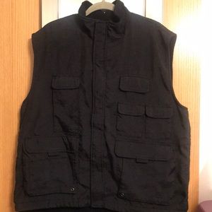 ♻️ 5/$50 Black St. John’s Bay cargo vest.  XL zip up and multi pocke